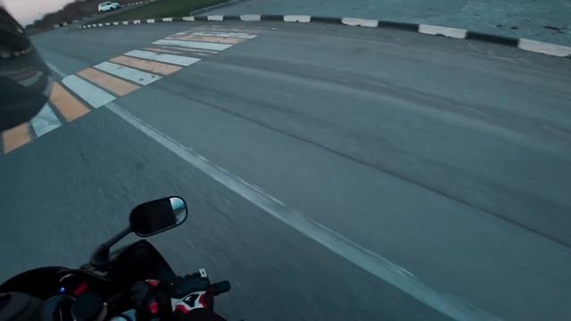 YAMAHA R6 VS MERCEDES S-CLASS 550HP stage 1/ ЯМАХА Р6 VS МЕРСЕДЕС C-КЛАСС 550л.с. смотреть онлайн