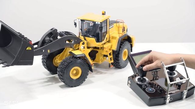 VOLVO L260H Wheel Loader Model from THS modellbau смотреть онлайн