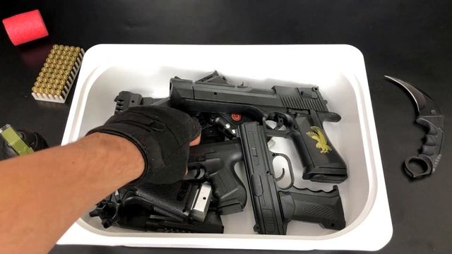 Box of Realistic BB Guns. Real Bullets. Desert Eagle. Dangerous Toy Weapons смотреть онлайн