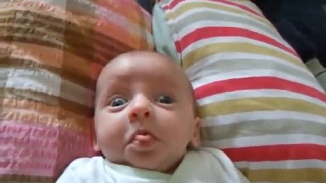 Ребенок Тара показала язык. смотреть онлайн