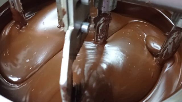 Молочный шоколад 42% какао продукта. 36 часов помол в меланжере. смотреть онлайн