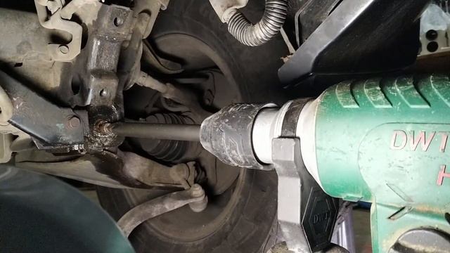 Как выбить закисшие развальные болты!!!