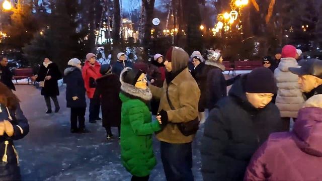НРАВИТСЯ МНЕ, С ТОБОЮ НРАВИТСЯ МНЕ!???/ТАНЦЫ В ПАРКЕ ГОРЬКОГО ХАРЬКОВ ЯНВАРЬ 2022 смотреть онлайн