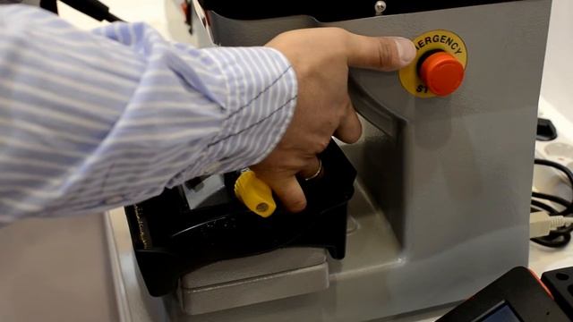 Станок для нарезки автоключей 994 Laser Keyline смотреть онлайн