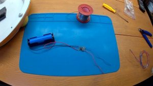 Настенные часы на литиевом аккумуляторе 18650 вместо пальчиковой батарейки АА .