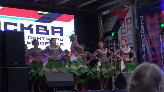 Танцы(Парк Фили,День Города Москва,08.09.2024) смотреть онлайн