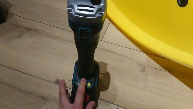 Meakida DGA419 charging angle grinder (Болгарка на аккумуляторе) смотреть онлайн