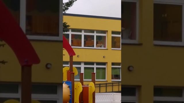 Как выглядит школа и детский сад в Эстонском посёлке (Кадрина) смотреть онлайн