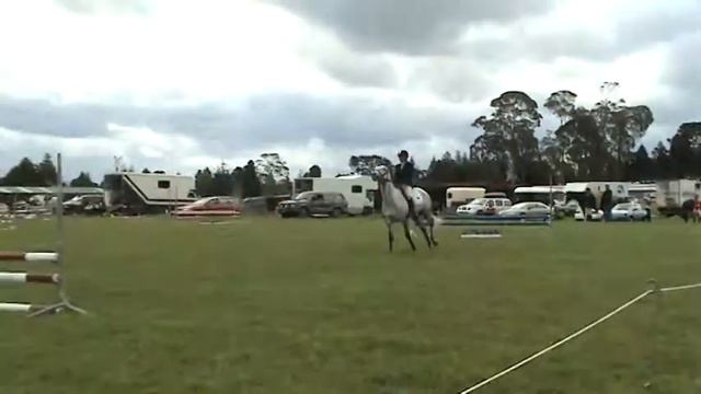 Lulu St James Showjumping смотреть онлайн