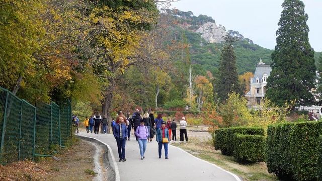 Крым Ялта: ПЕРЕКОПАЛИ. Люди КУПАЮТСЯ. Жизнь на курорте в НОЯБРЕ. Крым сегодня. Крым осенью. смотреть онлайн