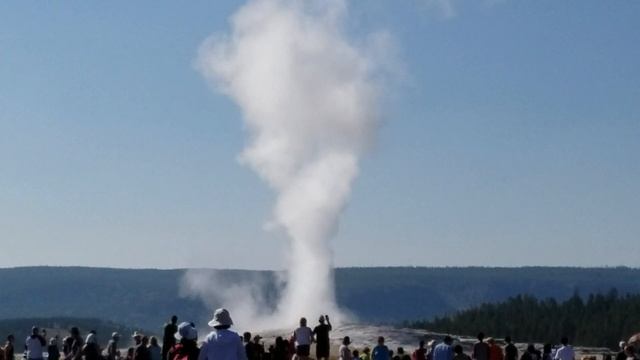 Old Faithful Yellowstone Park смотреть онлайн