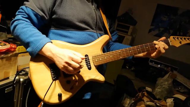"ROK AXE" Moderner Strat mit "Gallien-Krueger Backline 100" Verstärker смотреть онлайн