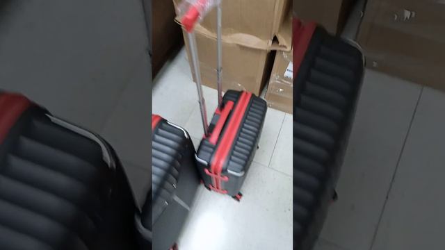 Чемодан на колесах Seoul черного цвета