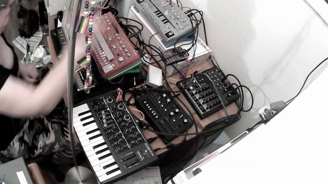 Korg Volca beats Behringer rd6 td3 microbrute смотреть онлайн