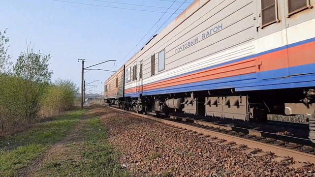 Электровоз ЭП1-130 с почтово-багажным поездом. смотреть онлайн