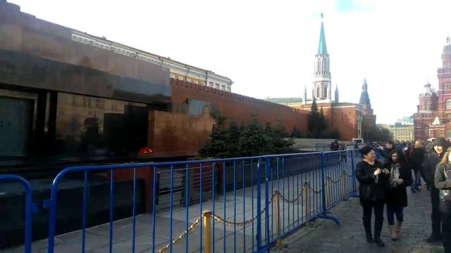 М027 - Мавзолей - Москва - день 2 - видео 23 - Немец снова офигевает в России смотреть онлайн