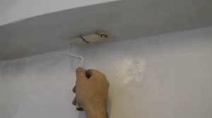 Желтые пятна на потолке и стенах  Удаление и покраска