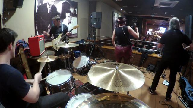 Blues-Rock band go crazy finishing their set || Just Got Paid - Bonamassa's version смотреть онлайн