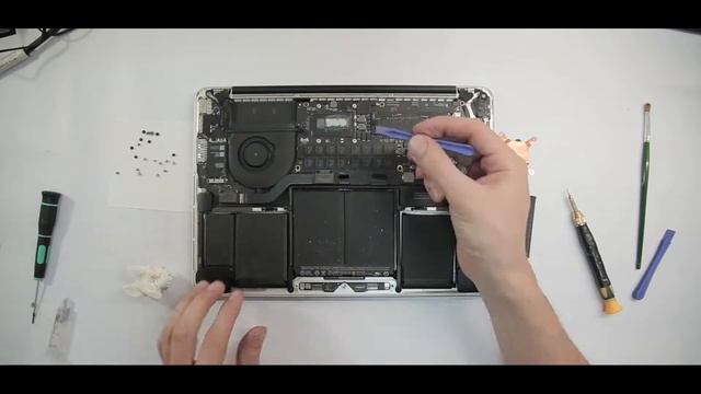 Профилактика системы охлаждения Macbook Pro Retina смотреть онлайн