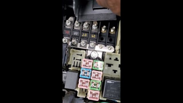 Where is the ABS fuses located for problem code testing - Volvo S40 смотреть онлайн