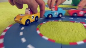 Машинки и гоночная трасса автодром - Развлекательное видео для детей с машинками и Даником