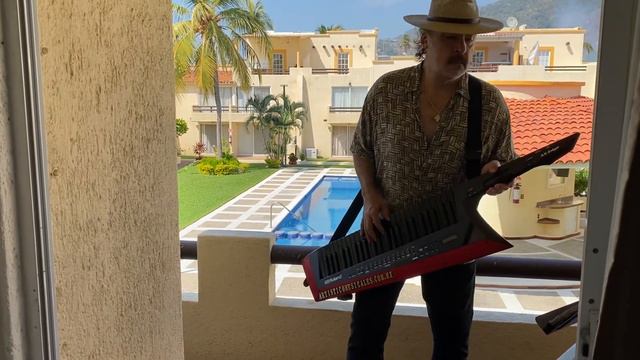 Keytarist plays Ave Maria with Roland AX Edge Keytar смотреть онлайн