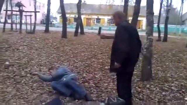Подрались из за бутылки. смотреть онлайн