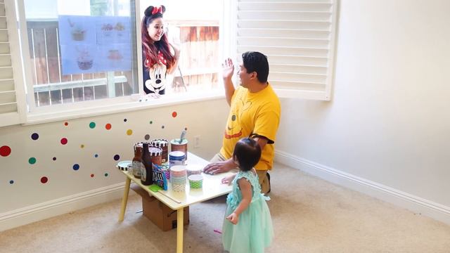 Baby Maddie Pretend Play Ice Cream Drive Thru | Selling Icecream Video for Kids смотреть онлайн