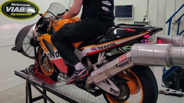 Honda vtr sp1 dynorun 129hp/9700rpm, 103Nm/7530rpm yoshimura exhaust repsol viaber смотреть онлайн