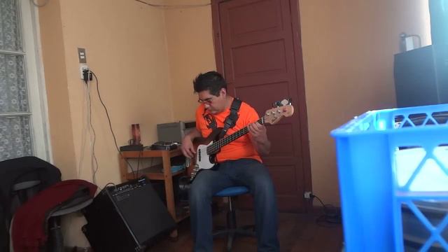 Squier California Series Jazz Bass test смотреть онлайн