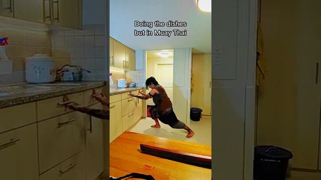 Онг Бак на кухне #онгбак #муайтай #кухня смотреть онлайн