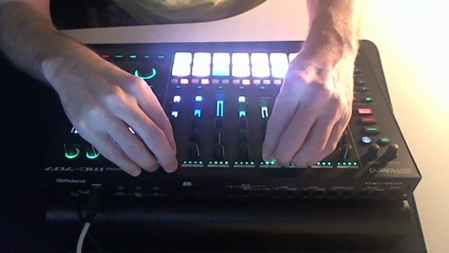 Roland MC-707 - DAW less Jam - Dark Techno - 122bpm - [18-09-2020] смотреть онлайн
