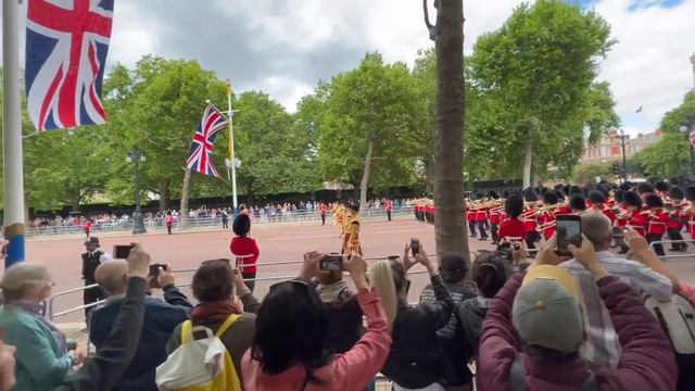 Colonel's Review Trooping the Colour March Up The Mall 2022 смотреть онлайн