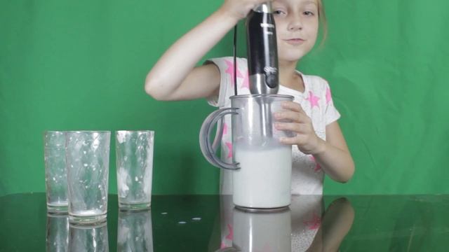 Делаю молочный коктейль сама!!!Make a milkshake myself смотреть онлайн