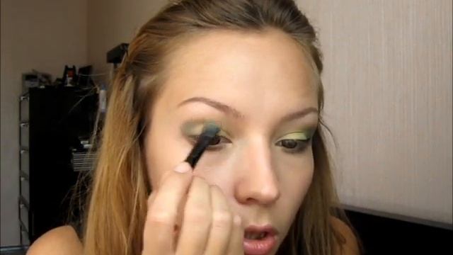 макияж в зеленой гамме с палеткой Bell 401 смотреть онлайн