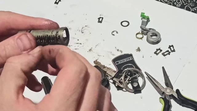 Как сделать все личинки замков под один ключ. ПЕРЕБРАТЬ личинку замка если потерял ключ смотреть онлайн