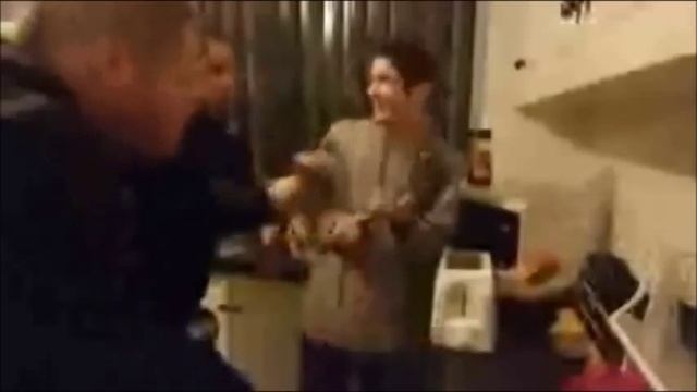 Идиот засунул нож в тостер Прикол, Смех, Юмор смотреть онлайн