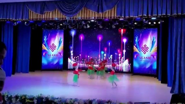 Асыл-Жібек тобы ,,Гүлдер,, биі смотреть онлайн
