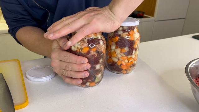 Как хранить год мясо в банке БЕЗ ХОЛОДИЛЬНИКА? Тушенка в домашних условиях БЕЗ АВТОКЛАВА смотреть онлайн