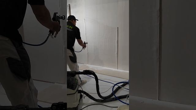 механизированная шпаклёвка толстым слоем, на выставке югбест