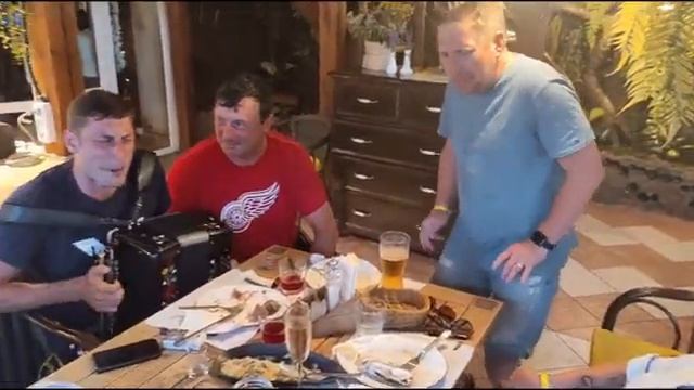 "Пацаны" авт. А. Дюмин исп. @AlexeySimonov в компании друзей))) смотреть онлайн