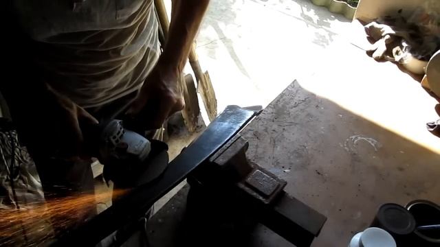 Заточка косы.Как наточить косу.Точить болгаркой.Коса косить траву смотреть онлайн