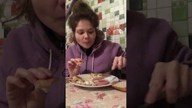 Мукбанг- Завтрак: Яйцо,колбаса,кофе смотреть онлайн