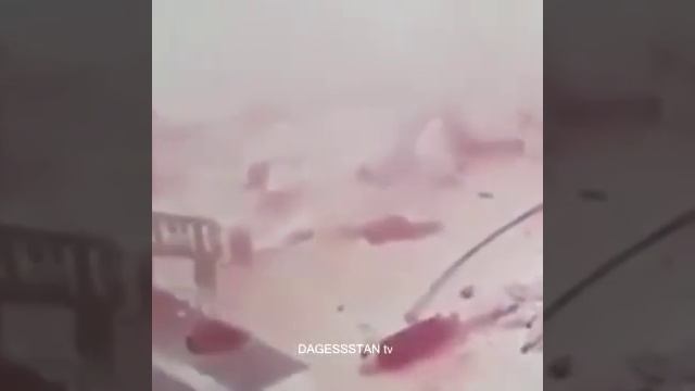 мальчик на последних секундах спас свою мать при паденний крана в МЕККЕ