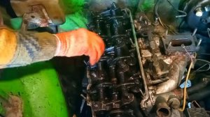 Замена прокладки головки блока автомобіля Москвич.