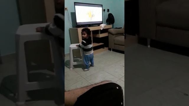 Quando ele bate a fralda no chão kevinho смотреть онлайн