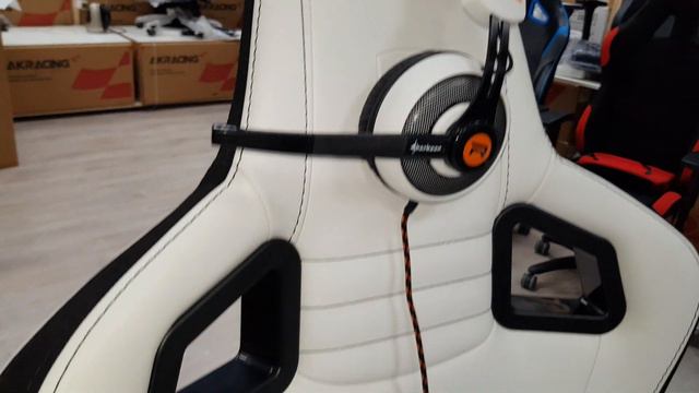 NOBLECHAIRS EPIC смотреть онлайн