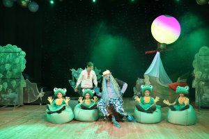 "ЛЕТУЧИЙ КОРАБЛЬ".
Новогоднее театрализованное представление.