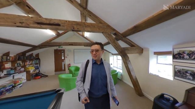 Экскурсия по школе в Англии с камерой 360 - Padworth College - Учебные заведения в Англии с MARYADI смотреть онлайн