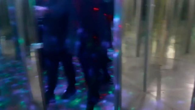 Зеркальный лабиринт в Красноярске смотреть онлайн